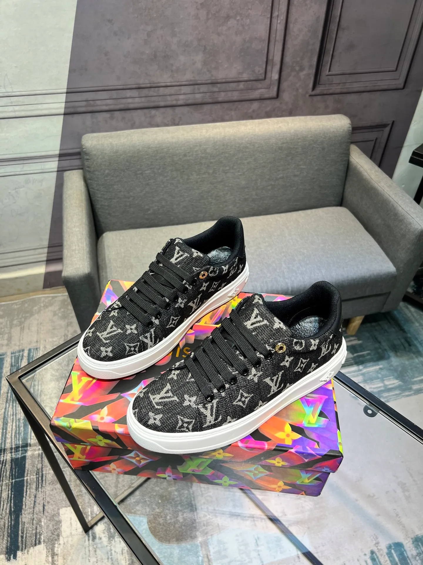 Men's Men's Shoes 💰540 LV Louis Vuitton. The latest fashionable casual shoes are popular in physical stores. The new spring and summer comfortable imported custom patent leather plus cowhide, cowhide mesh, and unique jacquard fabric element design. With sheepskin lining, Lv original base, [sun][sun] high-end packaging and high quality💪Details determine quality, welcome to compare🇮🇹Code number 38-44, 45 can be customized
